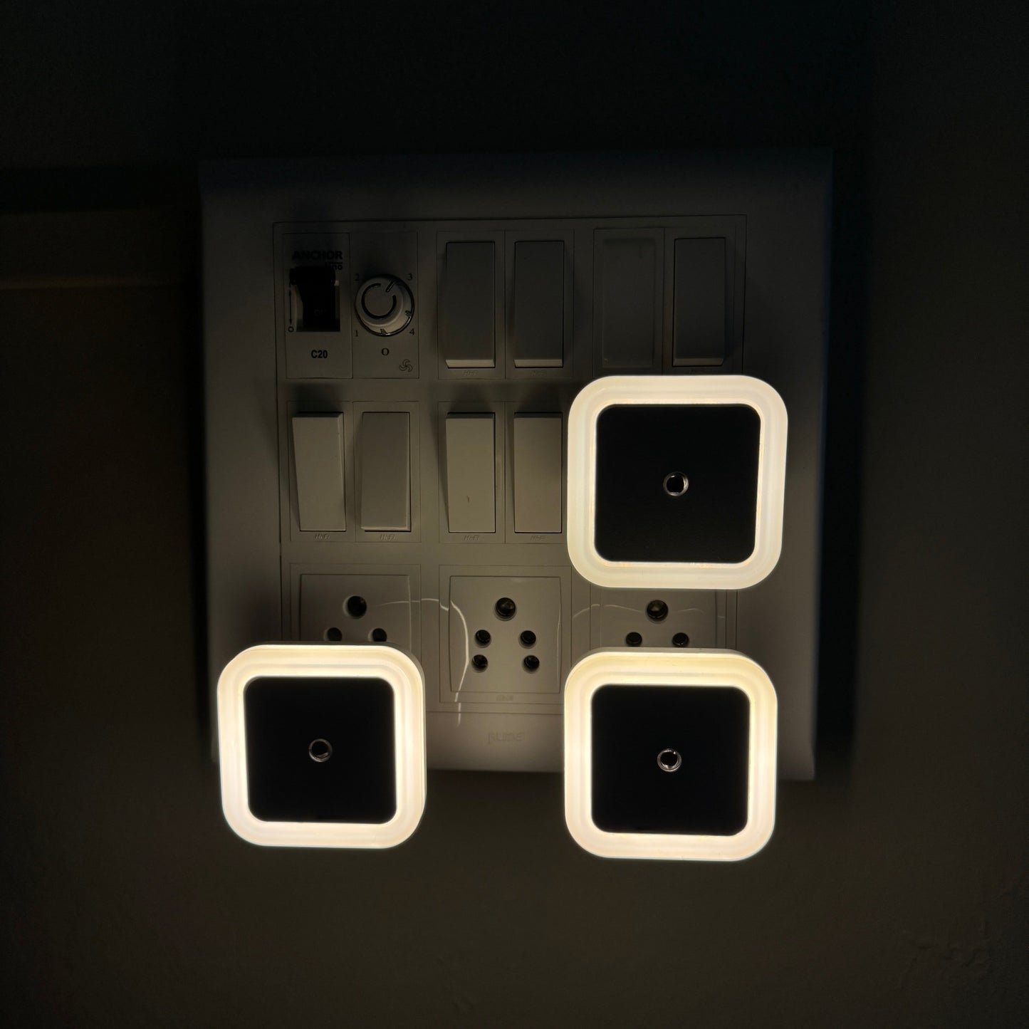🌙Buy 2 Get 1 Free Light Sensor Plug-In Night Light – Soft Warm Glow for Bedroom, Bathroom & Hallway ✨